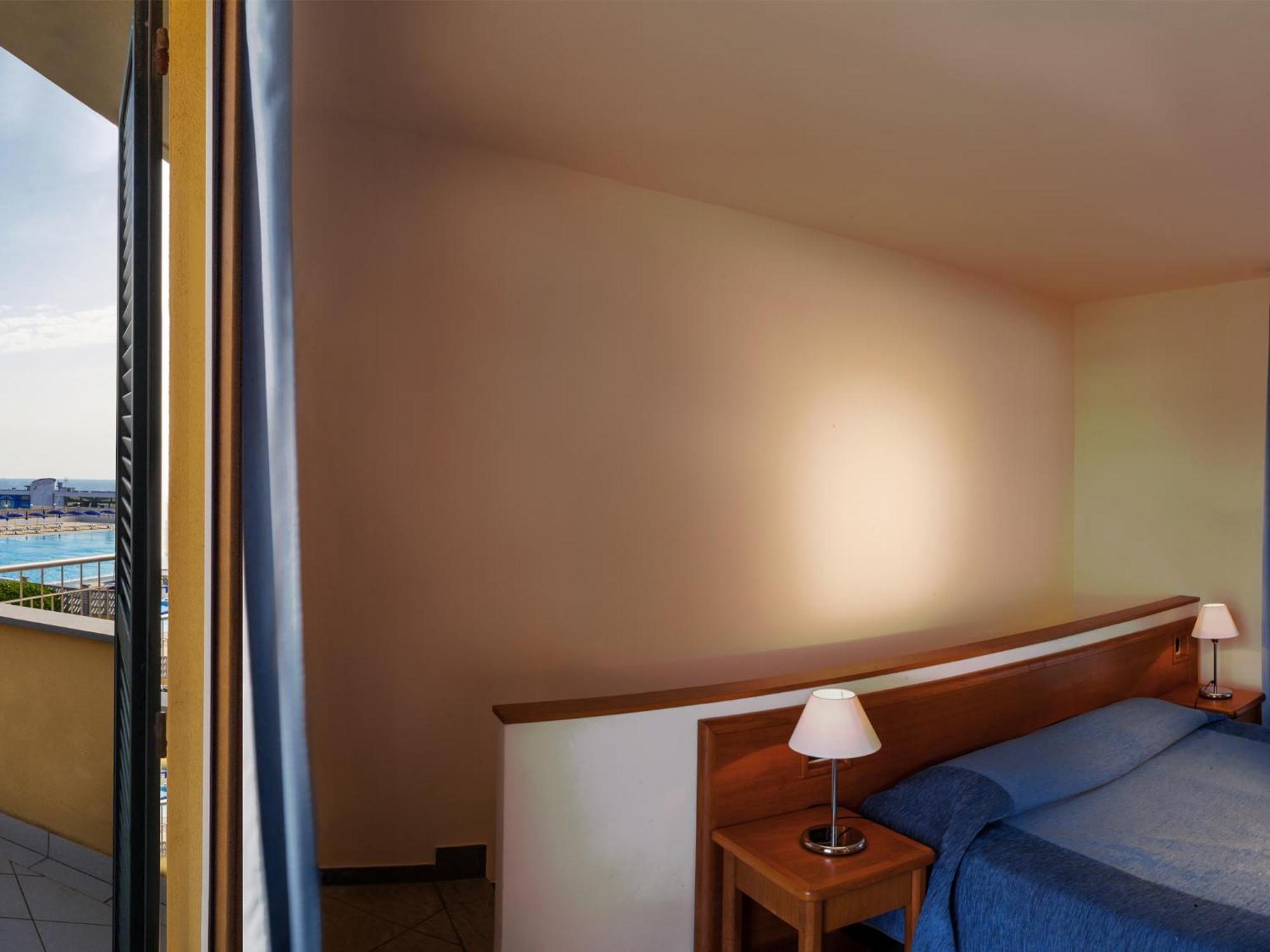 Continental Resort Tirrenia Kültér fotó