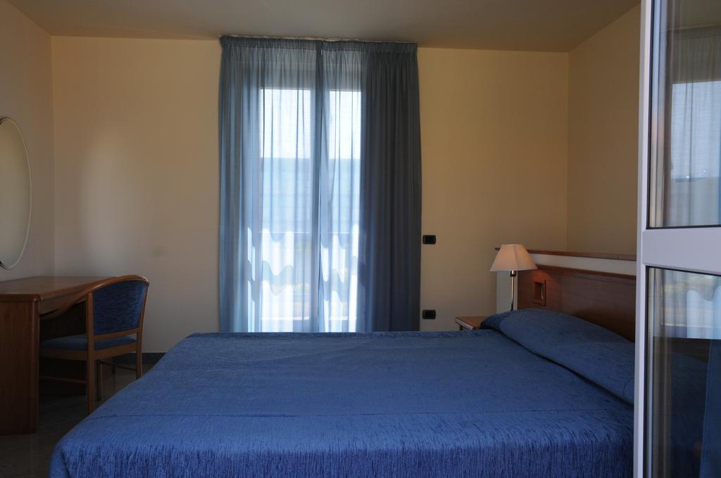 Continental Resort Tirrenia Kültér fotó