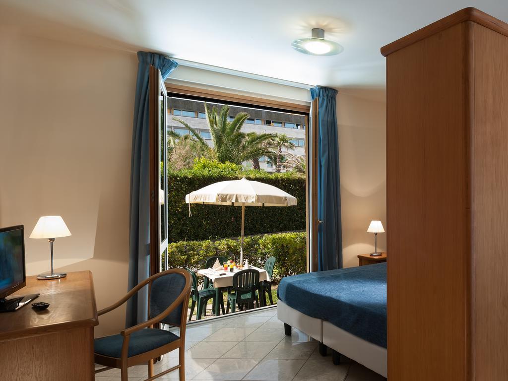 Continental Resort Tirrenia Szoba fotó