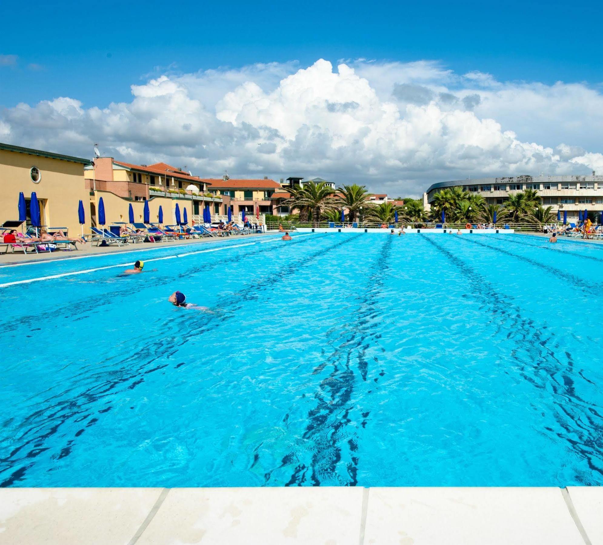 Continental Resort Tirrenia Kültér fotó